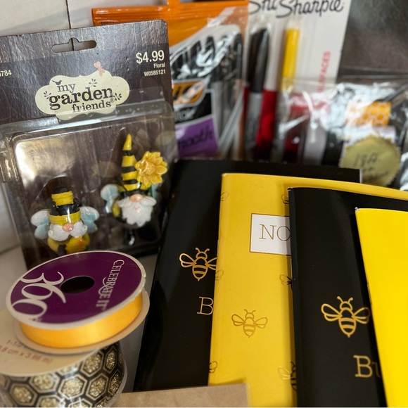 BUMBLEBEE BLVD GIFT SET - Picture 5 of 13